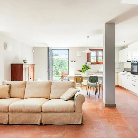 Feriehus 3 Bedroom Beautiful In Arezzo