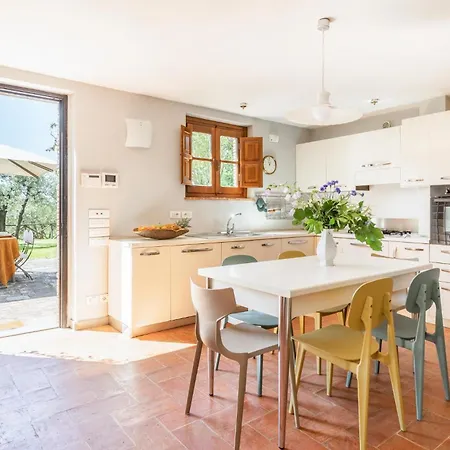 Feriehus 3 Bedroom Beautiful In Arezzo
